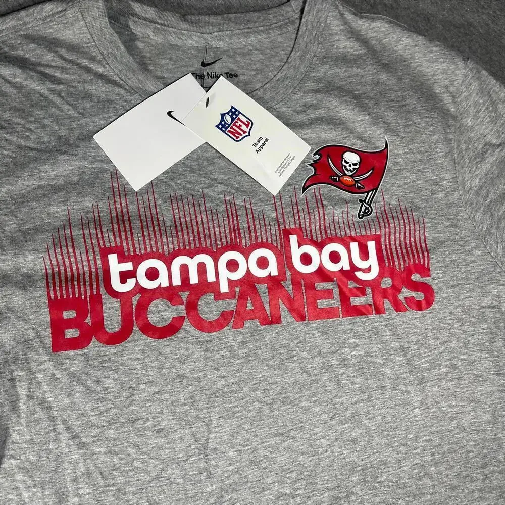 New With Tags Nike Tampa Bay Buccaneers NFL Men’s Medium Gray T-Shirt Football T